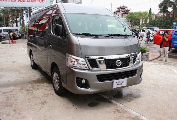 Cuối cùng, dòng xe van Nissan NV350 Urvan sẽ nhận được khuyến mại là bộ phụ kiện trị giá 13,2 triệu đồng. Trong khi đó nếu không nhận phụ kiện, khách sẽ được tặng tiền 10 triệu đồng. Chương trình khuyến mãi của Nissan sẽ dành cho tất cả các khách hàng ký hợp đồng, đặt cọc toàn bộ mua xe mới.