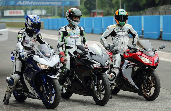 Vào tháng 7/2016, mẫu sportbike phân khối lớn Honda CBR250RR 2016 thế hệ mới đã được chính thức giới thiệu tại Indonesia, hướng tới các đối thủ chính là Yamaha R25 và Kawasaki Ninja 250. "Sinh sau đẻ muộn" so với các đối thủ, CBR250RR đã có khá nhiều ưu điểm mà 2 chiếc xe còn lại không có như bướm ga điện tử, hệ thống lái đa chế độ, phuộc USD...