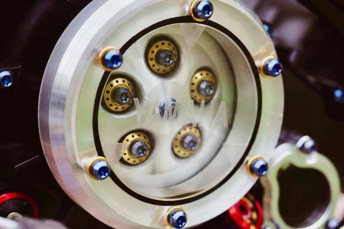 Khối động cơ 150 cc SOHC 4 van nguyên bản của Exciter cũng đã được độ lại để tăng "công lực" với trái piston 62 đi kèm tay biên nguyên bản, lòng trái YCS, kim phun xăng Uma Racing và IC độ Aracer.
