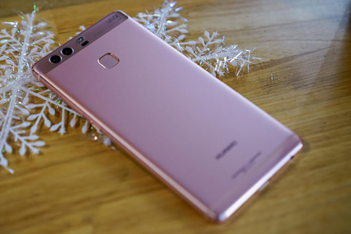 Chính thức ra mắt thị trường vào tháng 7 năm 2016, Huawei P9 với thiết kế camera kép cho phép phát huy tối đa những tinh hoa từ ống kính quang học Leica, thương hiệu máy ảnh nổi tiếng với sự gia công tỉ mỉ và quy trình tiêu chuẩn nghiêm ngặt.