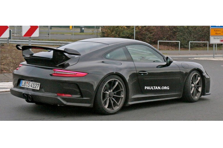 Dù đã khá hoàn thiện, nhưng hiện vẫn chưa rõ khi nào hãng xe Porsche sẽ chính thức ra mắt GT3 2017. Tuy nhiên nhiều khả năng phiên bản này sẽ được chính thức ra mắt tại triển lãm Geneva - nơi nhiều hãng siêu xe chọn làm điểm giới thiệu các dòng xe mới nhất.