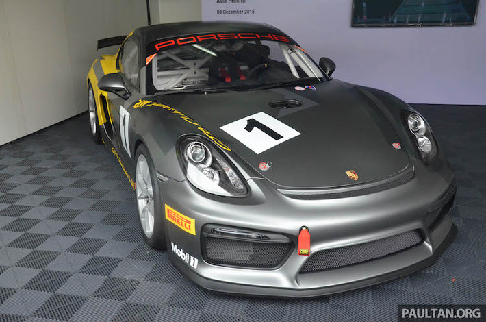 Về cơ bản, Porsche Cayman GT4 Clubsport là phiên bản đua của mẫu xe thể thao Cayman GT4 trước đó, được thiết kế chỉ để chạy trên đường đua và không được lưu thông ngoài đường công cộng.