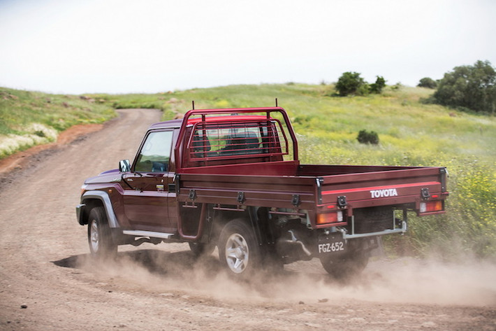 Tại thị trường Úc, mức giá khởi điểm cho một chiếc Land Cruiser 70 phiên bản bán tải cabin đơn rẻ nhất lên tới 62.490 AUD (tương đương 1,05 tỷ đồng). Với mức giá này, nhóm khách hàng mà Toyota hướng tới là những người hoài cổ, ưa offroad và các nhà sưu tập xe.
