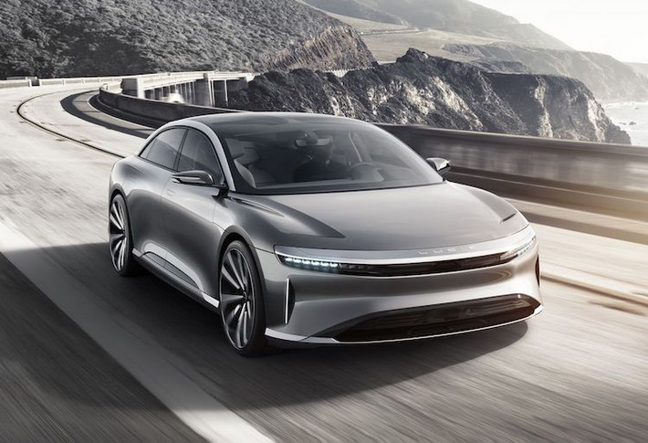 Cung cấp sức mạnh để Lucid Air hoạt động là 2 mô-tơ điện, mỗi chiếc được đặt ở cầu trước và sau của xe để đạt tổng công suất lên tới 1000 mã lực. Lucid Motors sẽ đem tới cho khách hàng 2 lựa chọn dung lượng pin là 100 kWh và 130 kWh.