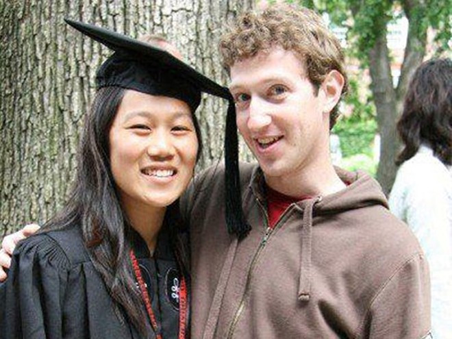 Năm 2007, Chan tốt nghiệp Đại học Harvard. Mark Zuckerberg đã đến chúc mừng cô. Sau đó, cô chuyển đến California và thuê một căn hộ gần công viên Golden Gate. Vào các ngày cuối tuần, Zuckerberg thường tới thăm cô. Ảnh: Facebook.