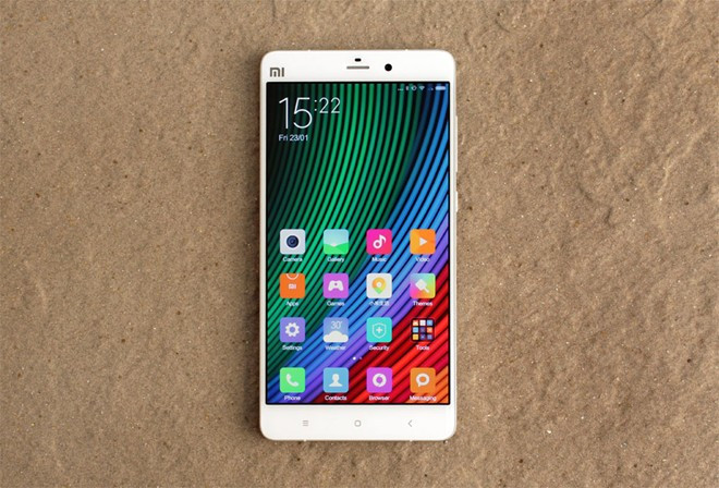 Xiaomi Mi Note (8 triệu đồng). Ở nhóm phablet cao cấp, Mi Note có giá bán rẻ bậc nhất. Máy có giá 8 triệu đồng, kiểu dáng siêu mỏng với khung kim loại, vỏ kính, màn hình 5,7 inch Full HD, chip Snapdragon 801, RAM 3 GB. Nhờ giao diện MIUI tối ưu hoá tốt, máy chạy mượt mà trên nền hệ điều hành Android 5.0 Lollipop. Nếu muốn mua bản vỏ tre độc đáo, người dùng chỉ phải bỏ thêm khoảng vài trăm nghìn đồng.