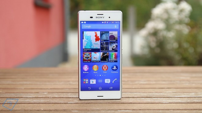 Sony Xperia Z3 (9 triệu đồng). Kiểu dáng giống hệt Xperia Z3+, giá rẻ hơn, chip Snapdragon 801 đủ mạnh mẽ, lại không gặp lỗi nóng máy, người dùng có nhiều lý do để chọn Xperia Z3 hơn so với Z3+. Nếu chọn một chiếc smartphone xách tay Xperia Z3 khoá mạng Nhật, số tiền người dùng phải bỏ ra thậm chí chưa đến 8 triệu đồng. Z3 là một trong những smartphone cao cấp có thời lượng pin tốt nhất hiện nay.