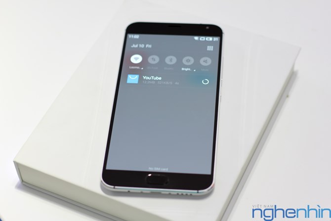 Vừa ra mắt đầu tháng 7 tại Trung Quốc nhưng Meizu MX5 đã sớm đưa về Việt Nam theo đường "xách tay" và chào bán với giá 8 triệu đồng bản 16GB (9 triệu đồng với bản 32GB)
