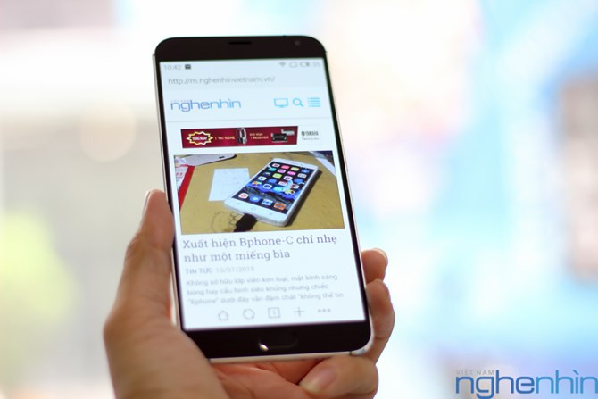 Ngoài việc học theo về ngoại hình, Meizu MX5 cũng biết tạo dấu ấn riêng cho mình khi sở hữu cấu hình mạnh mẽ với vi xử lý MT6795 Helio X10 của MediaTek 8 nhân Cortex-A53 tốc độ 2,2 GHz, sử dụng GPU PowerVR G6200, RAM 3GB LPDDR3, pin dung lượng 3.150 mAh hỗ trợ sạc nhanh.