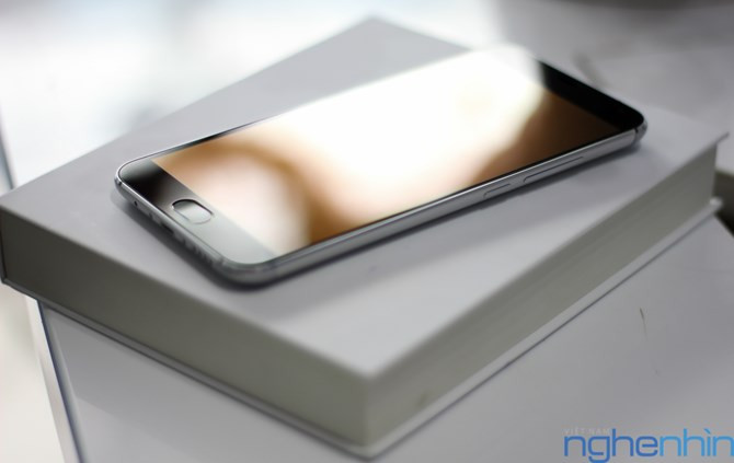 Meizu MX5 có vẻ ngoài có nhiều nét tương đồng iPhone 6 Plus.