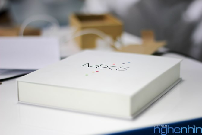Điện thoại Meizu MX5 - chiếc smartphone chạy Android tới từ Trung Quốc có hộp ngoài như một cuốn sách.