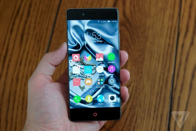 The Verge cho biết Nubia Z9 gây ấn tượng mạnh ở chất lượng màn hình. Thiết kế không viền giúp model này trông nổi bật hơn nhiều so với thông thường. Ngoài ra, màn hình máy sáng, hiển thị rõ nét, góc nhìn rộng. Các sản phẩm của ZTE không phổ biến tại Việt Nam. Tuy nhiên, với đà phát triển của các dòng máy nội địa Trung Quốc hiện nay, có thể Nubia Z9 sẽ sớm về nước theo đường xách tay.