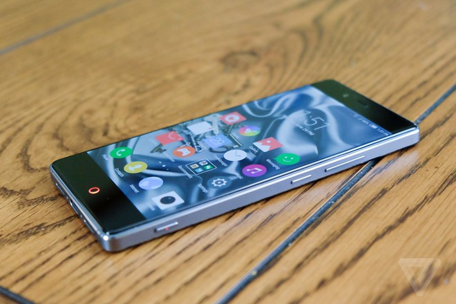 Nubia Z9 sở hữu đầy đủ yếu tố cần thiết của một smartphone Android cao cấp năm 2015: Chip Qualcomm Snapdragon 810, RAM 3 hoặc 4 GB, màn hình 5,2 inch 1080p, Android 5.0 Lollipop, camera lần lượt 8 và 16 megapixel cùng pin 2.900 mAh.