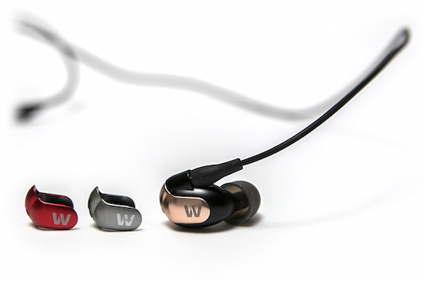 Westone W60 - Giá tham khảo: 24 triệu đồng. Một chiếc tai nghe in-ear cao cấp khác không thể không kể đến là Westone W60 – một chiếc tai nghe đầu đàn của hãng đã từng có 50 năm kinh nghiệm sản xuất tai nghe. Westone W60 có 6 driver để đảm bảo bao quát các giải âm, dây cáp làm từ đồng nguyên chất. Điều đặc biệt ở chiếc tai nghe này là thiết kế có thể thay đổi dây dẫn để nâng cấp chất lượng âm, hoặc để thay đổi phong cách; nắp kim loại ở tai nghe cũng có thể thay đổi các màu khác nhau. Đặc biệt nữa, Westone W60 là chiếc tai nghe cao cấp hiếm hoi tích hợp microphone dành cho các cuộc gọi điện thoại, và ba phím điều khiển dành cho các thiết bị Apple. Tai nghe cao cấp vốn thường dành cho các audiophile – những người nghe nhạc chất lượng cao, nhưng nay W60 lại chú trọng vào những người đang dùng thiết bị Apple, để thấy rằng ngay cả những hãng âm thanh khó tính cũng phải chạy theo xu hướng di động, đặc biệt là thiết bị Apple.