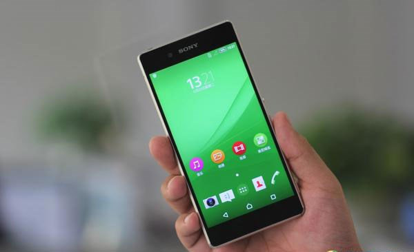 Điện thoại Sony Xperia Z3+ (Z4 tại thị trường Nhật) đã chính thức lên kệ với không quá nhiều thay đổi về kiểu dáng, phong bên ngoài so với Z3 ngoại trừ việc bỏ cổng sạc từ và sử dụng cổng USB. Vậy còn bên trong thì sao?