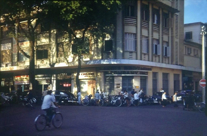Ngã ba Nguyễn Huệ - Nguyễn Thiệp.