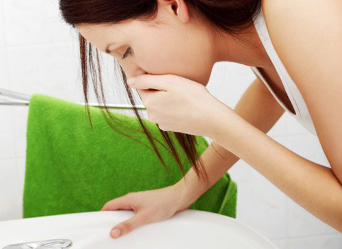 Nhạy cảm với mùi. Nếu bạn không mang thai mà vẫn nhạy cảm với các mùi hương như mùi nước hoa hay mùi khói thuốc thì chắc chắn cơ thể đang mang lượng độc tố lớn không thể thải ra.