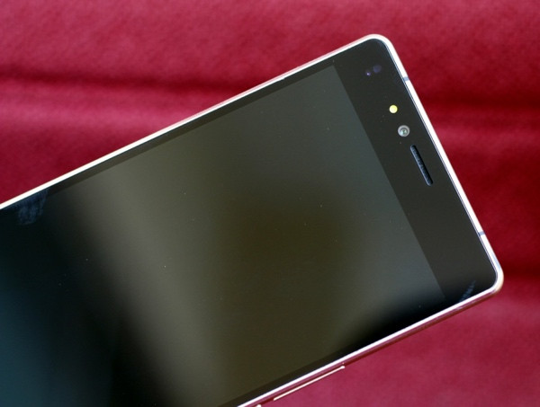 Máy ảnh trước của Prime Xense có độ phân giải 5 MP kèm đèn flash. Máy ảnh này có thể chụp khi thấy dấu hiệu ngón tay hình chữ V.