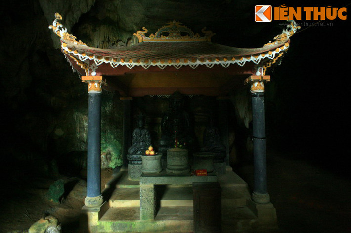 Trong sử sách nhà Nguyễn, hệ thống hang động của chùa Bích Động được mệnh danh là "Nam Thiên đệ nhị động", có nghĩa là động đẹp thứ nhì của trời Nam.