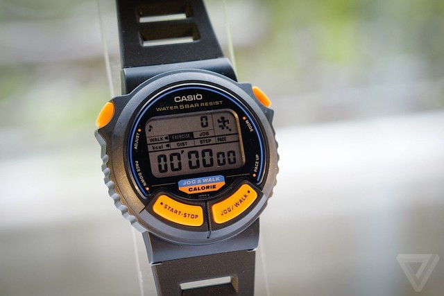 Từ năm 1991, model Casio JC-11 đã có thể theo dõi chuyển động, đếm số bước đi và tính toán lượng calo tiêu thụ - những tính năng quan trọng nhất trên mỗi chiếc smartwatch hiện nay.