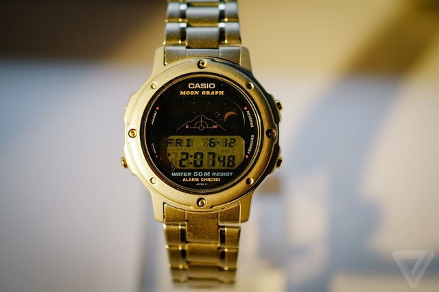 Mẫu đồng hồ Casio Series GMW-15 ra đời năm 1989 đã sở mữu màn hình điện tử hiển thị chu kỳ của mặt trời/ mặt trăng.