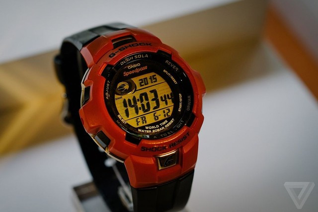 Apple Pay? 10 năm trước, đồng hồ Casio GWS-900 G-Shock được phát triển cùng một chip IC hỗ trợ người dùng thanh toán qua Speedpass. Speedpass đã được Mobil sử dụng trong thập niên 90 như một cách thanh toán online tại trạm xăng và tiệm ăn nhanh MacDonald cũng từng thử nghiệm hình thức này.