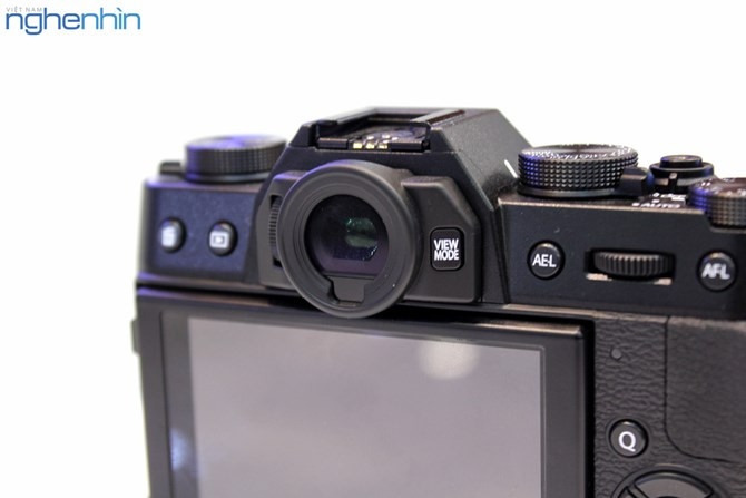 X-T10 sở hữu cảm biến APS-C CMOS, độ phân giải 16,3MP, cùng với bộ xử lý ảnh EXR Processor II, hỗ trợ ISO 100 – 5.600 với ảnh JPG và 200 – 6.400 với ảnh RAW.