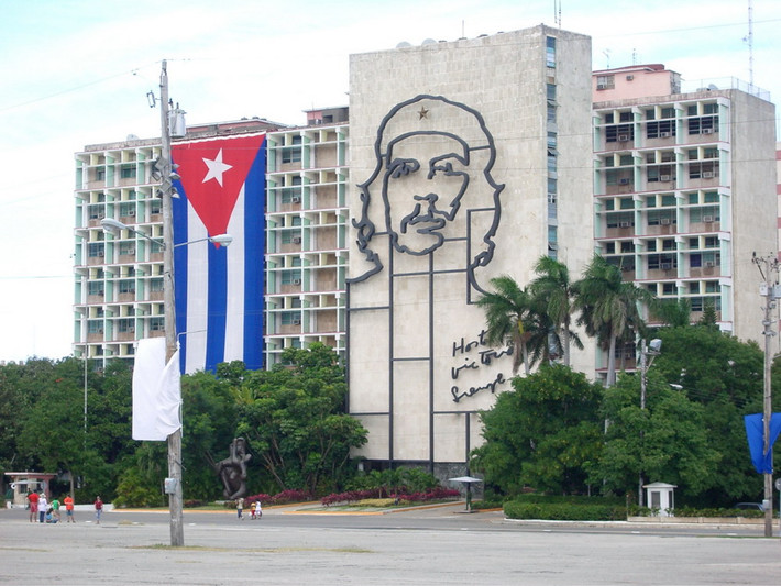 Quảng trường Cách mạng Cuba ở Havana là một trong những quảng trường thành phố lớn nhất trên thế giới. Đây cũng là một địa danh mang tính biểu tượng, nơi diễn ra những sự kiện trọng thể của chính quyền cách mạng Cuba.