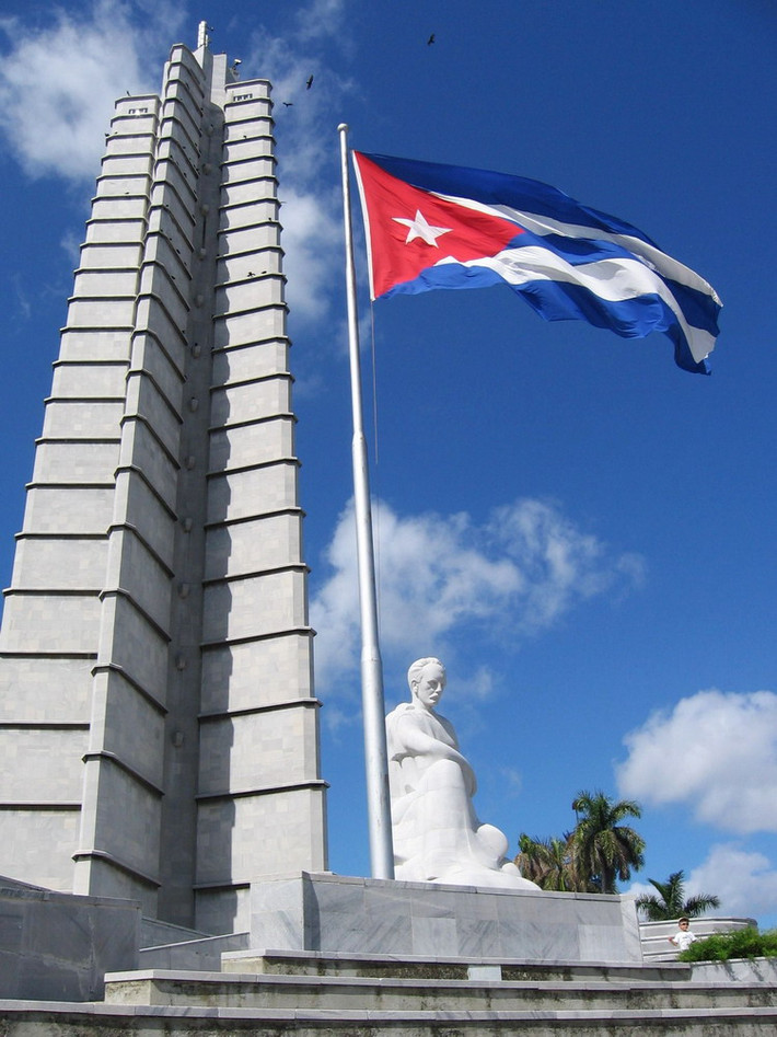 Tượng đài nhà cách mạng Jose Marti là địa điểm mà bất cứ du khách nào cũng ghé thăm khi đến thủ đô Havana của Cuba. José Julián Martí Pérez (1853–1895) là lãnh tụ của phong trào độc lập Cuba khỏi Tây Ban Nha, đồng thời là một nhà thơ và nhà văn nổi tiếng. Ông được xem là anh hùng dân tộc Cuba.