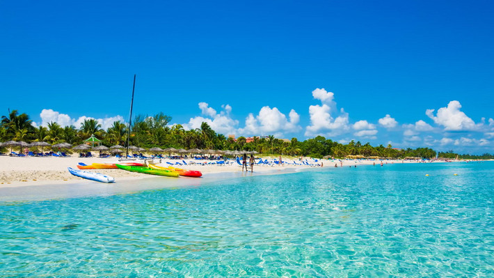 Về mặt thiên nhiên, hình ảnh đặc trưng của đất nước Cuba là những hòn đảo cận nhiệt đới tươi đẹp với những dải bờ biển xanh ngắt trải dài, luôn tràn ngập ánh nắng mặt trời...