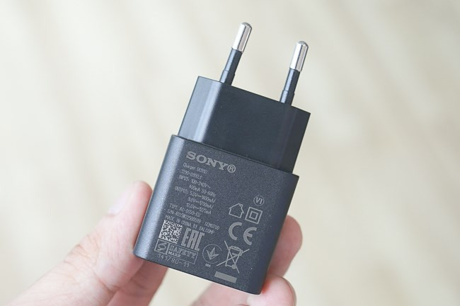 Sạc nhanh có giá 690 nghìn đồng.