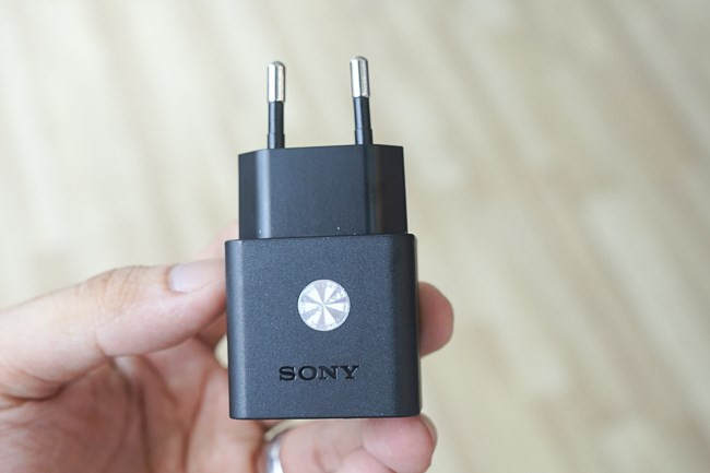 Xperia Z3+ được trang bị sạc nhanh Quick Charger UCH10.
