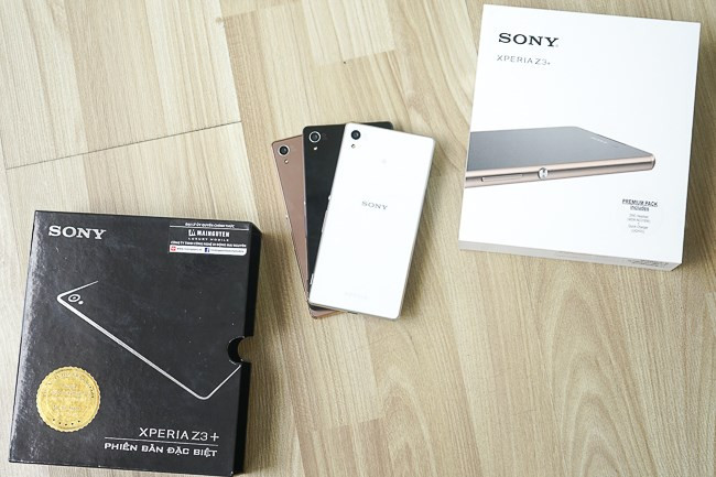 Trong đợt hàng đầu tiên khách hàng đặt mua Xperia Z3+ được tặng bao da trị giá 1,5 triệu đồng, tai nghe Sony MDR-S70AP 1,69 triệu đồng (hoặc loa Bluetooth JBL Flip cao cấp trị giá 1,99 triệu đồng).