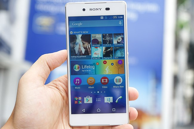 Xperia Z3+ phiên bản trắng với phong cách đậm nét đặc trưng của Sony. Xperia Z3+ vẫn sở hữu màn hình 5,2 inch độ phân giải Full HD.
