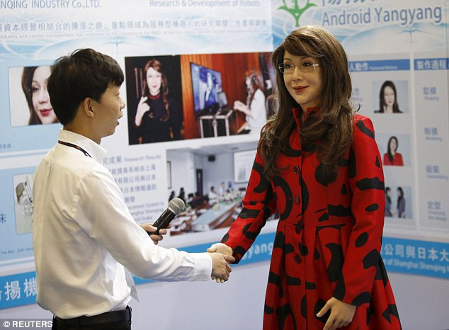 Thật sự rất khó để phát hiện Dương Dương chỉ là một con robot. Ngoại hình của robot Dương Dương rất giống cựu Thống đốc bang Alaska - bà Sarah Palin. Mặc dù vậy, các nhà sản xuất cho rằng sự giống nhau đó chỉ là ngẫu nhiên. Để chế tạo thành công Dương Dương, tiến sĩ Ishiguro đã mất đến 20 năm. Da của Dương Dương được làm từ một loại gel silica rất đặc biệt, cho hình dạng và cảm giác giống hệt da người.