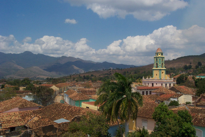 Thung lũng mía đường Sugar Mill ở tỉnh Trinidad, Cuba là trung tâm sản xuất mía đường lớn nhất thế giới thế kỷ 18 - 19. Nơi đây vẫn còn lưu giữ những căn nhà kiến trúc thuộc địa nhiều màu, những con đường rải sỏi nhẵn bóng, những quảng trường xinh xắn, những nhà thờ nhỏ cổ kính... Thung lũng Sugar Mill được UNESCO công nhận là Di sản văn hóa thế giới năm 1988.