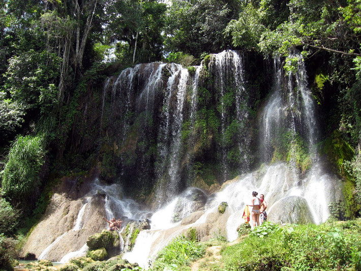 Vườn quốc gia Desembarco del Granma là một vườn quốc gia ở tỉnh Granma, phía Đông Nam Cuba. Vườn quốc gia này được đặt tên sau khi chiếc thuyền chở Fidel Castro, Che Guevara, Raúl Castro, và 79 người cộng sản của Cuba đi thuyền từ Mexico đến Cuba vào năm 1956 để thực hiện cuộc cách mạng Cuba. Năm 1999, vườn quốc gia được liệt vào danh sách Di sản thiên nhiên thế giới của UNESCO vì bờ biển và những vách đá nguyên sơ.