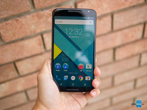 Google Nexus 6. Ra mắt năm 2014 như phiên bản cỡ lớn và chất lượng hơn của Motorola Moto X, Google Nexus 6 là smartphone Nexus lớn chưa từng có, cũng dày nhất trong lịch sử với số đo 159,26 x 82,98 x 10,06 mm. Nexus 6 cũng là smartphone mang thương hiệu Google hiện đại nhất. Các tính năng đáng chú ý của mẫu smartphone đáng mua này bao gồm: màn hình 6 inch Quad HD (1440 x 2560 pixel), chip Snapdragon 805 lõi tứ, RAM 3GB, pin 3.220mAh.