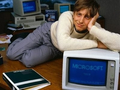 Năm 1986, Microsoft gây chú ý với các phương tiện truyền thông và nhà đầu tư khi phát hành chứng khoán lần đầu (IPO).