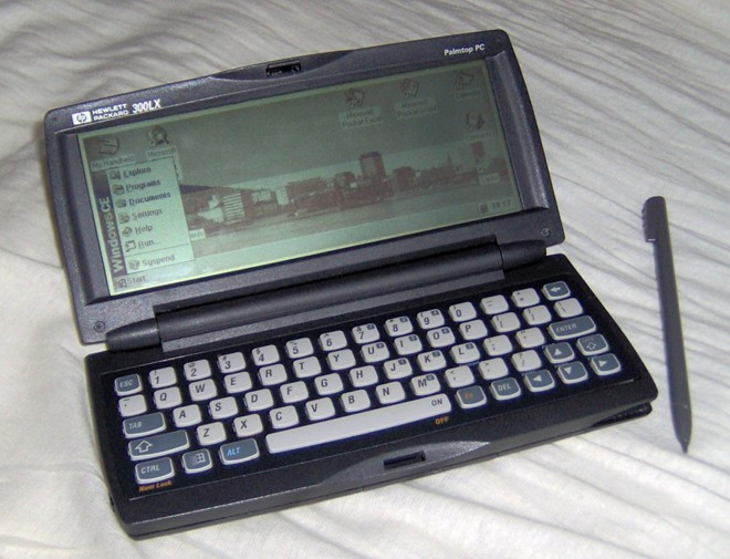 Cuối những năm 90, Microsoft đã mở rộng kinh doanh ra nhiều hướng khác nhau. Năm 1996, Microsoft và NBC hợp tác cho ra MSNBC, một công ty liên doanh hợp tác xuất bản tin tức vẫn còn tồn tai cho tới ngày nay. Cùng thời điểm này, Microsoft cũng phát hành Windows CE, phiên bản đặc biệt của hệ điều hành dành cho các trợ lý kỹ thuật số và một số cỗ máy tính siêu nhỏ khác.