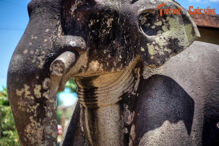 Theo các nhà nghiên cứu, hai con voi đá trong thành Đồ Bàn có nhiều dấu ấn mỹ thuật kế thừa từ giai đoạn Trà Kiệu muộn, là hiện vật gốc, độc bản trong phong cách điêu khắc Chăm thế kỷ 12.