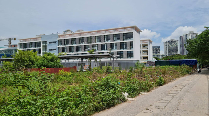 HUD bỏ hoang nhiều lô đất quy hoạch trường học, công trình công cộng, trong khi đó nhiều cao ốc đã hoàn thiện bàn giao cho khách hàng từ lâu.