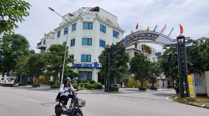 Khu đô thị Tây Nam Linh Đàm của HUD nhiều lô đất cũng hoang hóa tương tự.