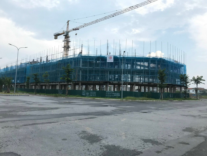 Hinode Royal Park với diện tích 146,7ha sẽ bao gồm 8.983 căn chung cư và 2.623 căn thấp tầng. Tuy nhiên thực tế đến nay cũng chỉ số ít khu vực được triển khai, còn lại đa phần là đất trống, để hoang hóa.