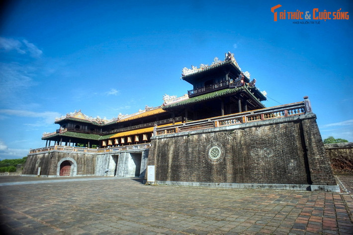 Ngọ Môn là nơi chứng kiến nhiều sự kiện lịch sử quan trọng của đất nước. Tại nơi đây vào ngày 30/8/1945, vua Bảo Đại đã đọc Tuyên ngôn Thoái vị và trao chính quyền lại cho Chính phủ lâm thời Việt Nam Dân chủ Cộng hòa.