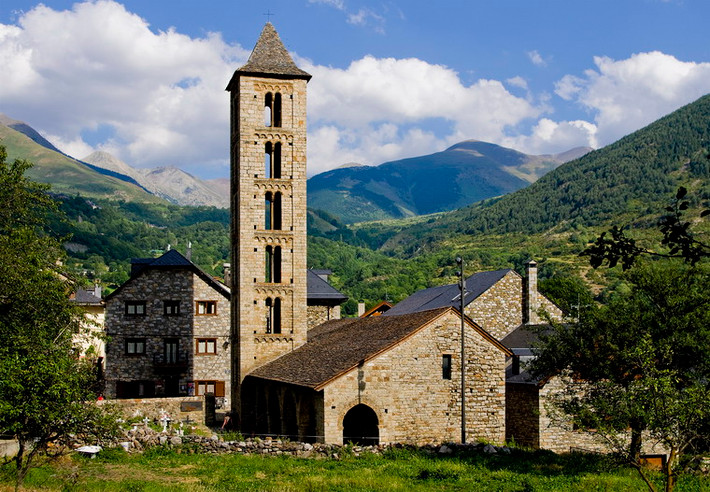 Các nhà thờ phong cách Roman xứ Catalan ở Vall de Boi, Tây Ban Nha là một quần thể nhà thờ cổ xưa và độc đáo bậc nhất của châu Âu còn tồn tại đến ngày nay.
