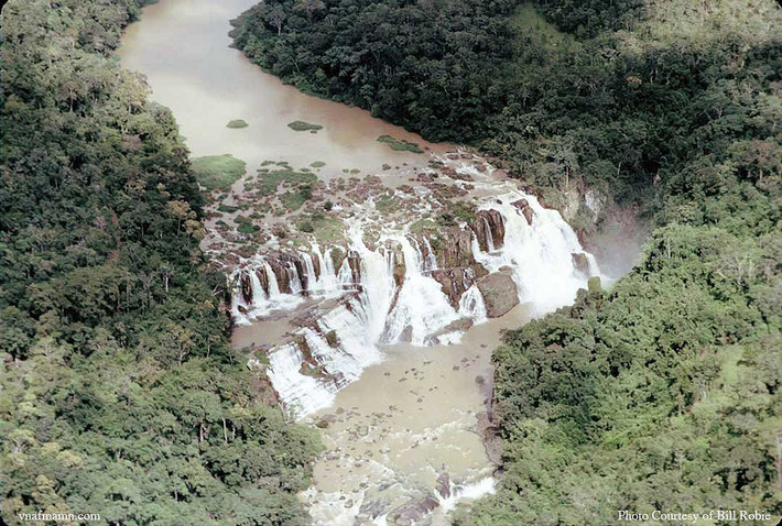Thác Pongour ở ngoại ô Đà Lạt, năm 1968.