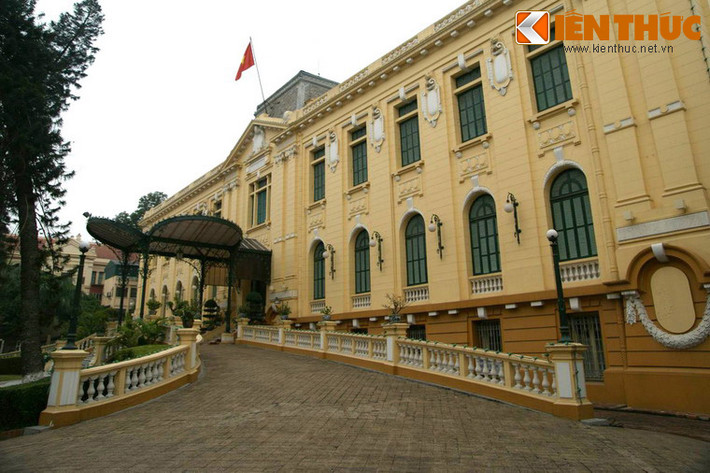 Tọa lạc tại số 12 phố Ngô Quyền, tòa nhà Bắc Bộ phủ là một di tích lịch sử quan trọng của thủ đô Hà Nội.