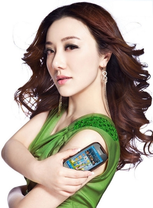 Nokia C7 trang nhã.