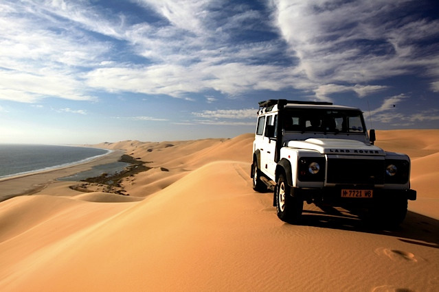 Sa mạc Namib ở Namibia là nơi diễn ra cảnh tượng đối lập độc nhất vô nhị của thiên nhiên.